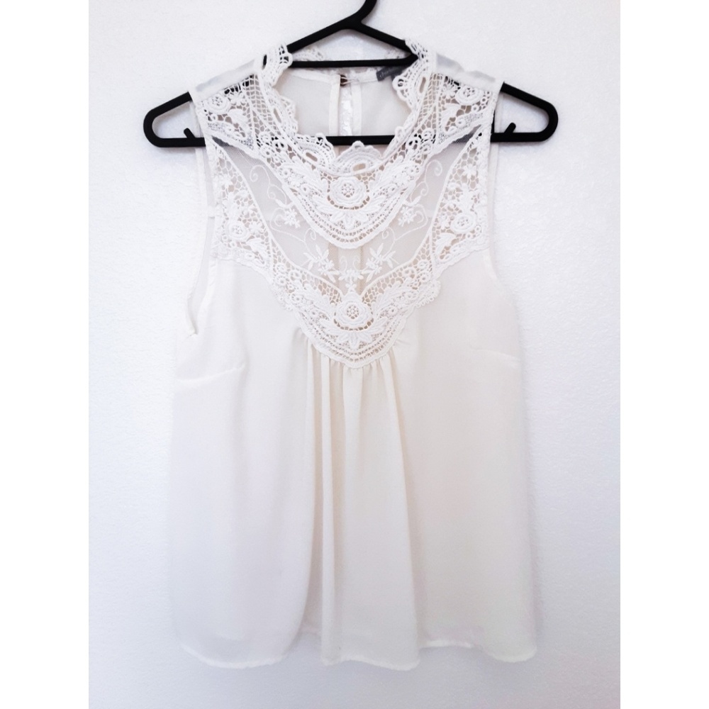 🌸Charlotte Russe White Sleeveless Blouse